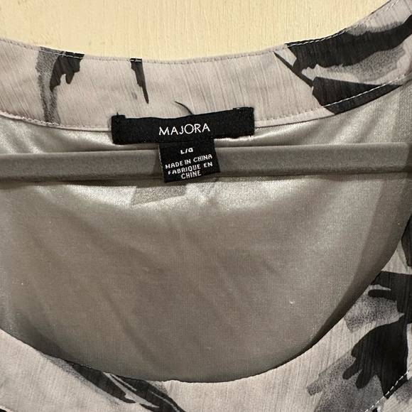 Floral Sleeveless Dress in Gray and Black - Picture 3 of 4